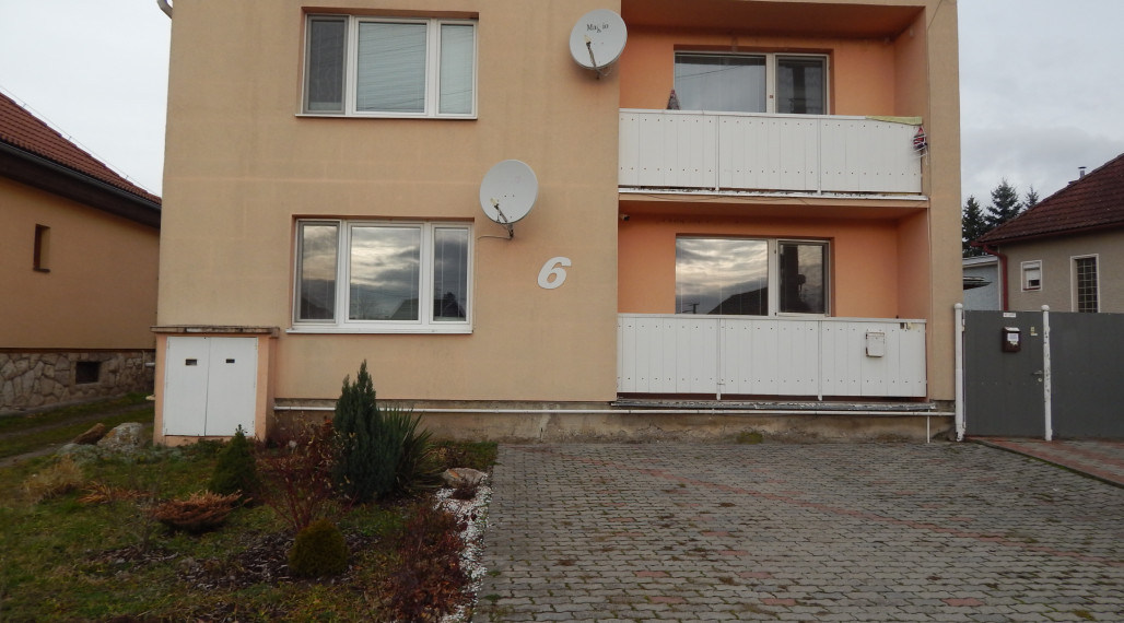 EXKLUZÍVNE-SPEKTRUM REALITY- Predaj  spoluvlastníckeho podielu- na rodinnom dome s pozemkom 666 m2, Lutila, okres Žiar nad Hronom