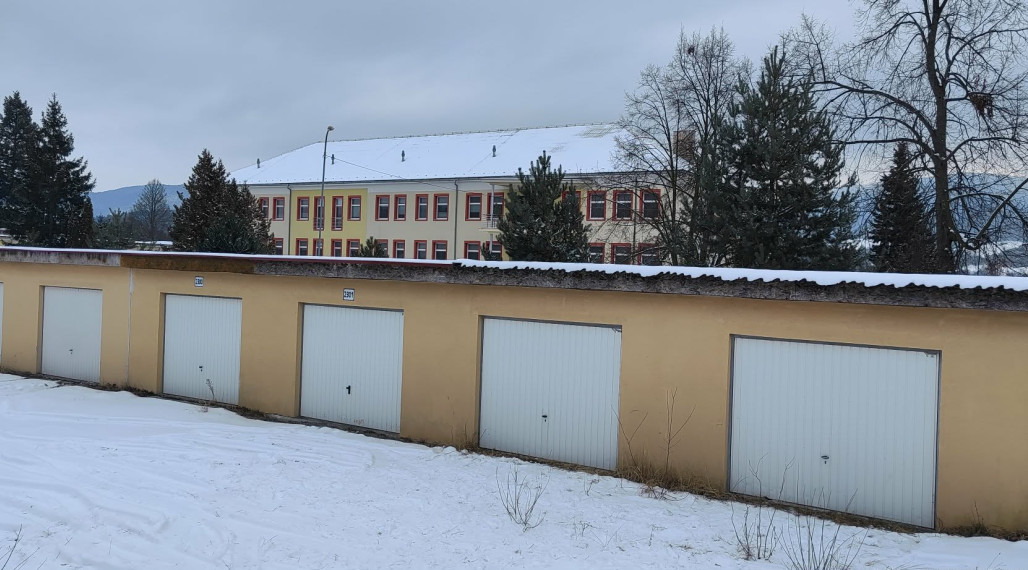 SPEKTRUM REALITY- Na Predaj moderná murovaná Garáž 24 m2, Handlová, okres Prievidza