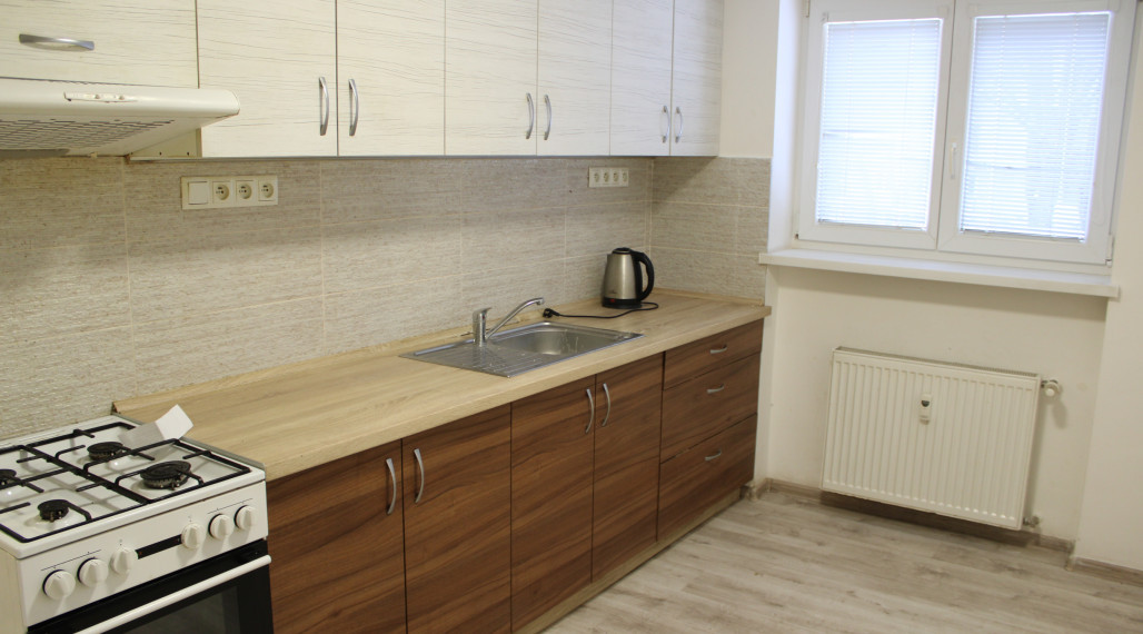 SPEKTRUM REALITY Vám ponúka na PREDAJ 2 -izbový byt 57 m2, Handlová ul. ČSA