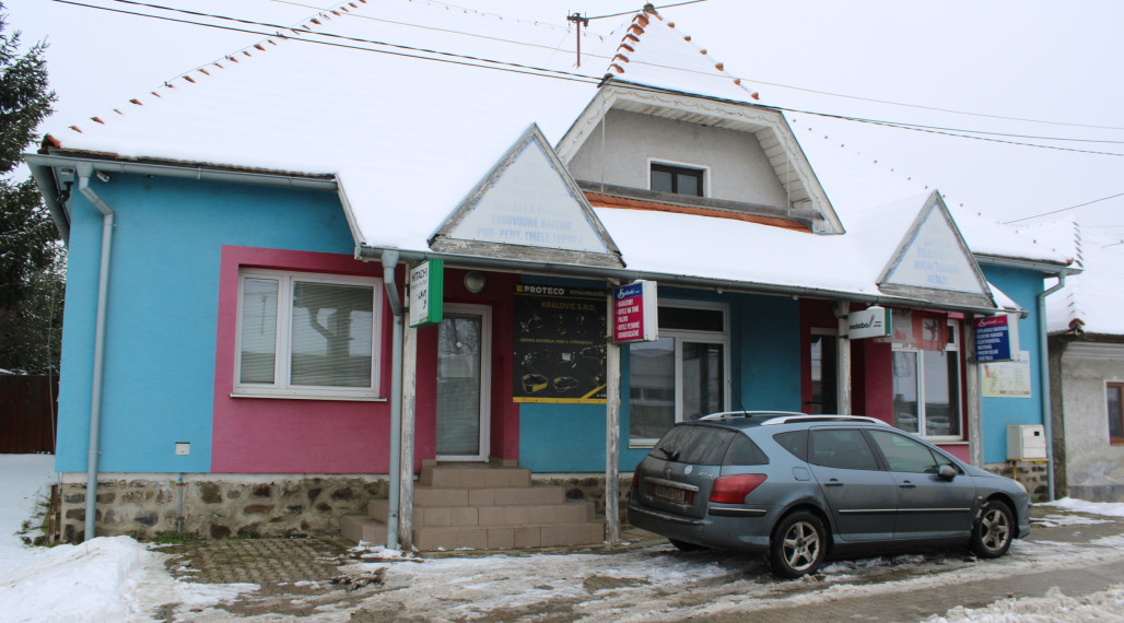 SPEKTRUM REALITY- Na predaj Rodinný dom/ objekt na podnikateľské účely s pozemkom 892 m2, Oslany, okres Prievidza