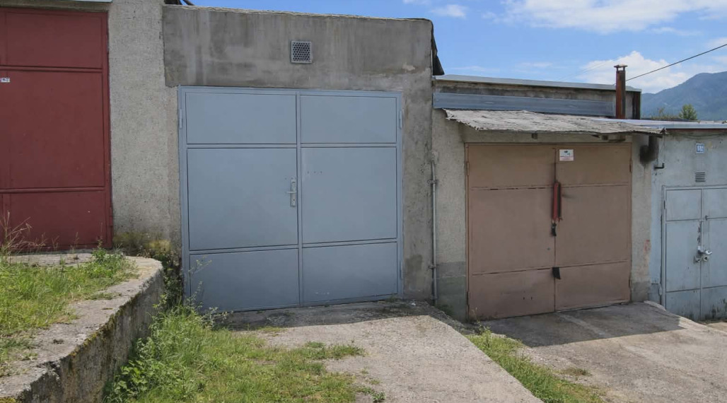 SPEKTRUM REALITY- Na Predaj murovaná Garáž 20 m2, Handlová, okres Prievidza