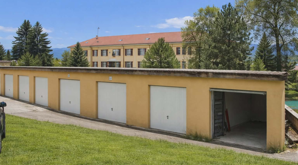 EXKLUZÍVNE-SPEKTRUM REALITY- Na Predaj moderná murovaná Garáž 24 m2, Handlová, okres Prievidza