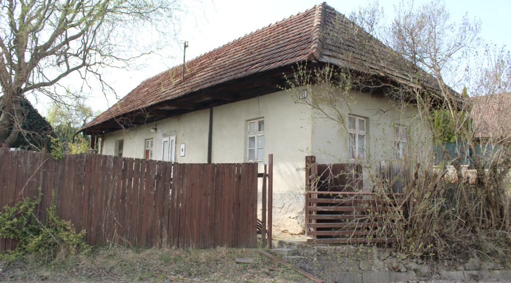 SPEKTRUM REALITY - Na Predaj  starší rodinný dom/ chalupa s pozemkom  506 m2 , Poruba, okres Prievidza