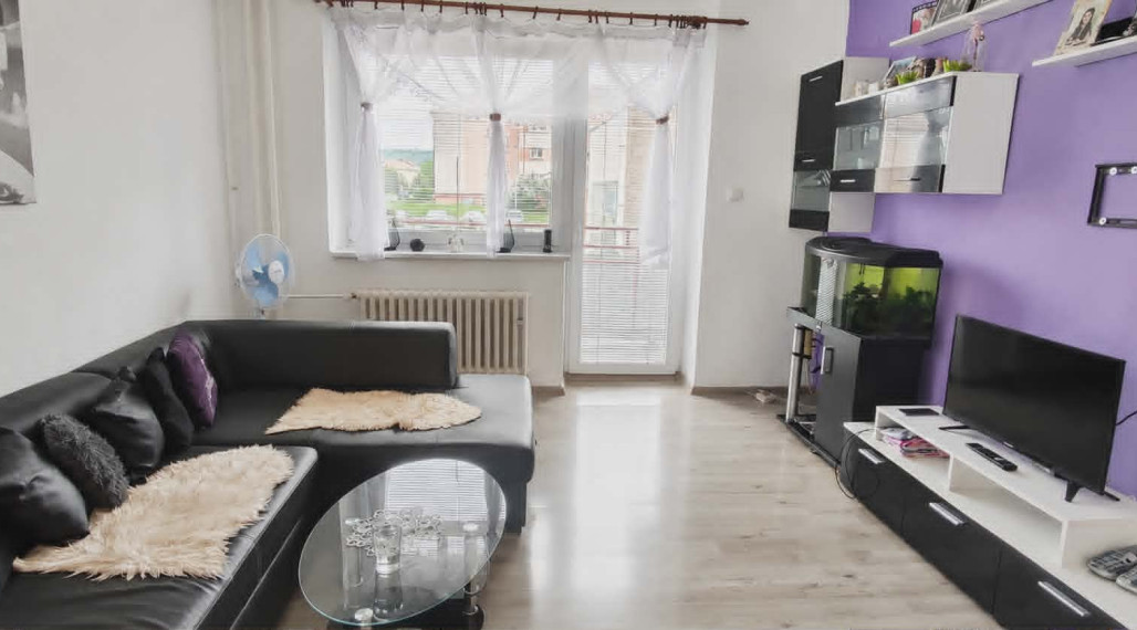 SPEKTRUM REALITY- Na Predaj 2-izbový byt, 54 m2 s balkónom, okres Žiar nad Hronom, ul. Dubčeka