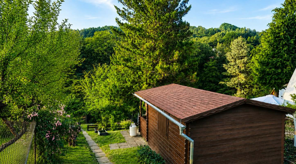 EXKLUZÍVNE- SPEKTRUM REALITY- Na Predaj záhradná chatka s pozemkom 398 m2,, záhradkárska osada Mier " Handlová