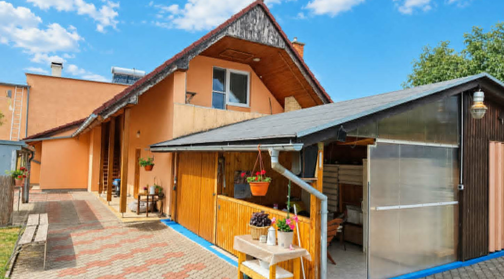 EXKLUZÍVNE-SPEKTRUM REALITY- Predaj  spoluvlastníckeho podielu- na rodinnom dome s pozemkom 666 m2, Lutila, okres Žiar nad Hronom