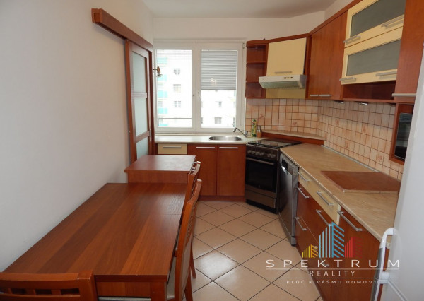 SPEKTRUM REALITY- Na PRENÁJOM 3-izbový byt, 64 m2 s balkónom, Centrum, okres Žiar Nad Hronom