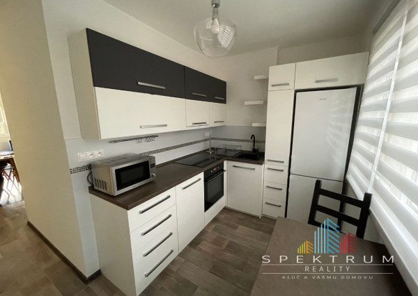 Rezervované...Na prenájom 2 izb. byt Bánovce n/B s loggiou