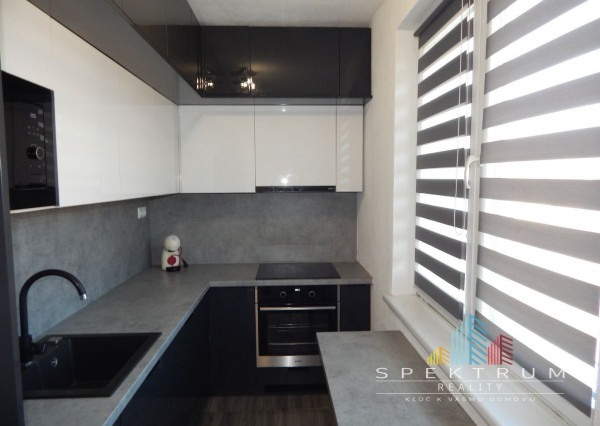 PREDANÉ-EXKLUZÍVNE- SPEKTRUM REALITY- Na PREDAJ 3 -izbový byt, 60 m2, 2x loggia, Handlová, ul. Prievidzská