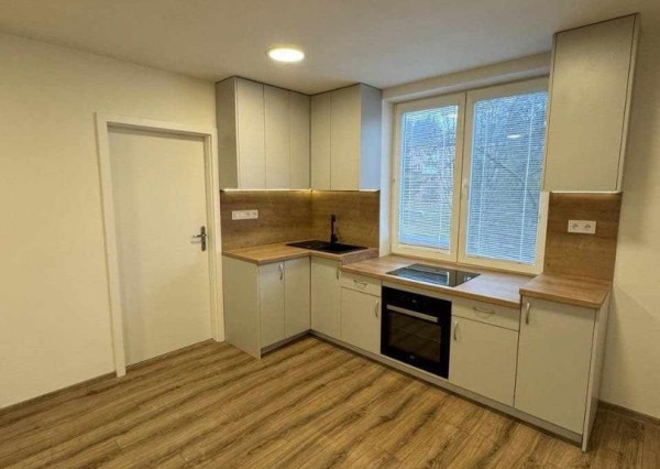 SPEKTRUM REALITY- Na PREDAJ 3 -izbový byt, 57 m2, Handlová, ul. ČSA