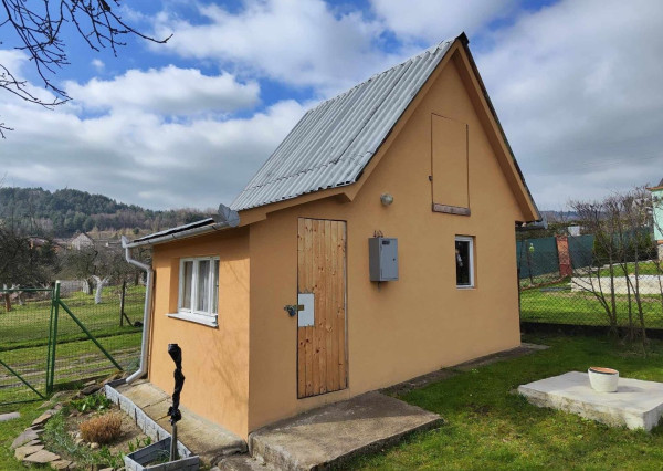 SPEKTRUM REALITY- Na Predaj dve záhradné chatky s pozemkom 1618 m2, záhradkárska osada ,, Mlynárka 