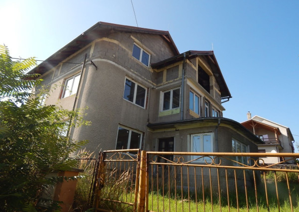 EXKLUZÍVNE-SPEKTRUM REALITY- Na predaj  7-izbový rodinný dom s pozemkom  1109 m2, Valaská Bela, okres Prievidza