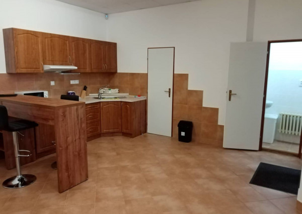 Na prenájom 2 izbový atypický byt v centre mesta BN