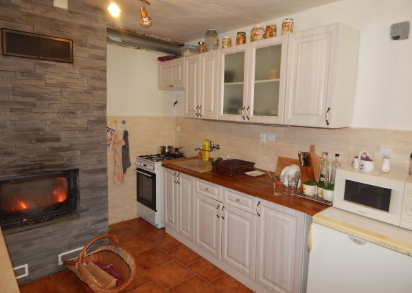 EXKLUZÍVNE- SPEKTRUM REALITY - Na Predaj  2-izbový rodinný dom s pozemkom 196 m2 , Horná Ves, okres Prievidza