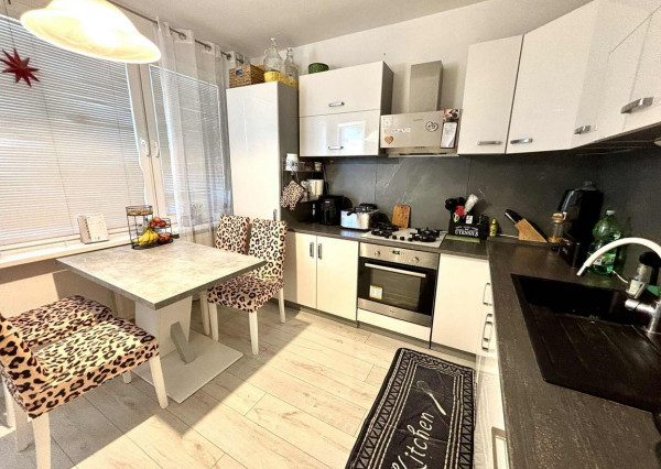 EXKLUZÍVNE NA PREDAJ – 3-IZBOVÝ BYT S DVOMA BALKÓNMI, UL. MOJMÍROVA, BÁNOVCE NAD BEBRAVOU