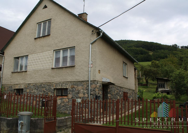 SPEKTRUM REALITY- Na predaj 4-izbový rodinný dom s pozemkom  720m2, Ráztočno, okres Prievidza