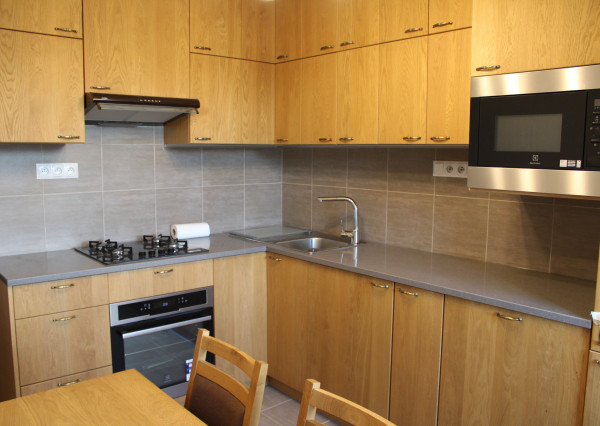 SPEKTRUM REALITY- Na Predaj 3-izbový byt, 72 m2 s loggiou, Prievidza- Necpaly