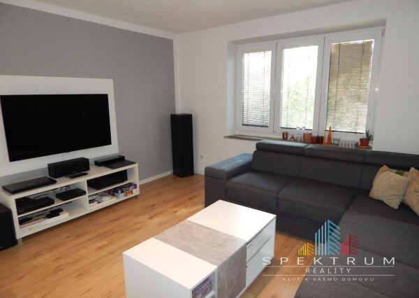 SPEKTRUM REALITY- Na Predaj komplet rekonštruovaný 2-izbový byt, 67 m2, Handlová, ul. Partizánska