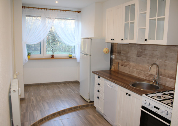 REZERVOVANÉ-EXKLUZÍVNE-SPEKTRUM REALITY- Na Predaj kompletne rekonštruovaný 3-izbový byt, 64 m2 s loggiou, Handlová