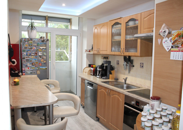 EXKLUZÍVNE-SPEKTRUM REALITY- Na Predaj kompletne rekonštruovaný 3-izbový  byt, 64 m2 s loggiou, Handlová