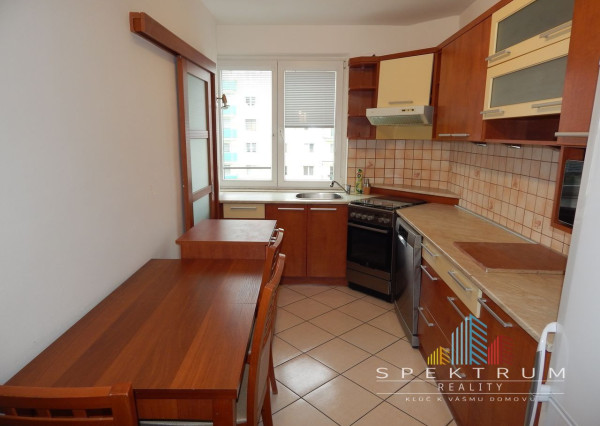 SPEKTRUM REALITY- Na PRENÁJOM 3-izbový byt, 64 m2 s balkónom, Centrum, okres Žiar Nad Hronom
