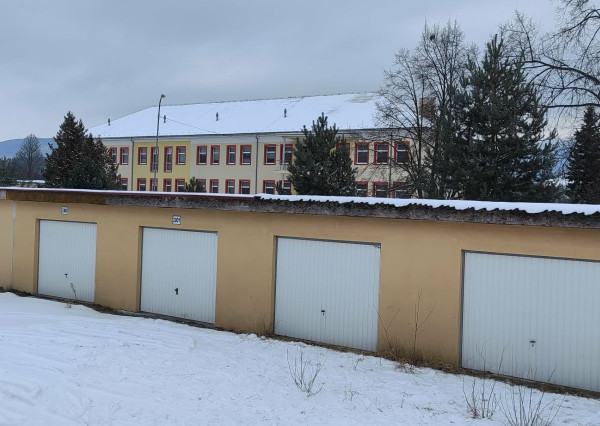 SPEKTRUM REALITY- Na Predaj moderná murovaná Garáž 24 m2, Handlová, okres Prievidza