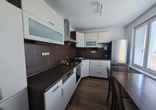 SPEKTRUM REALITY- Na PREDAJ kompletne prerobený 3.5-izbový byt, 82 m2, Prievidza