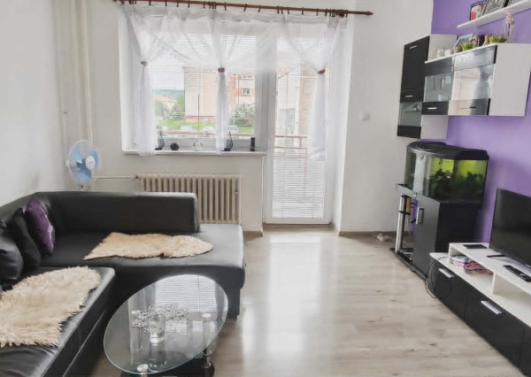 SPEKTRUM REALITY- Na Predaj 2-izbový byt, 54 m2 s balkónom, okres Žiar nad Hronom, ul. Dubčeka