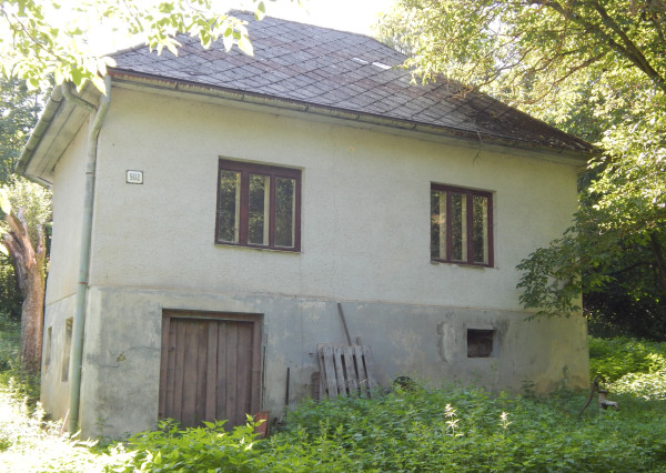 SPEKTRUM REALITY- Na predaj 3-izbový rodinný dom / chalupa s pozemkom 1840 m2, Valaská Bela, okres Prievidza