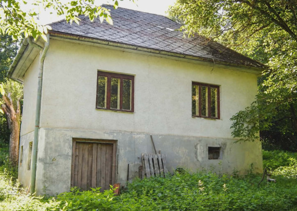SPEKTRUM REALITY- Na predaj 3-izbový rodinný dom / chalupa s pozemkom 1840 m2, Valaská Bela, okres Prievidza