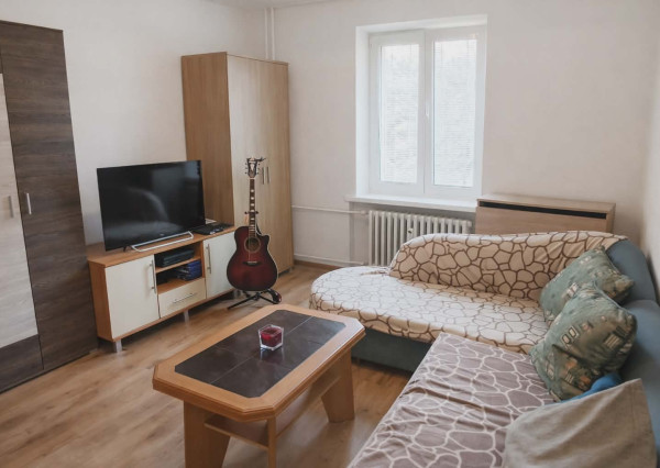 SPEKTRUM REALITY- Na PRENÁJOM  zariadený 1- izbový byt, 29 m2, Handlová, 29.Augusta